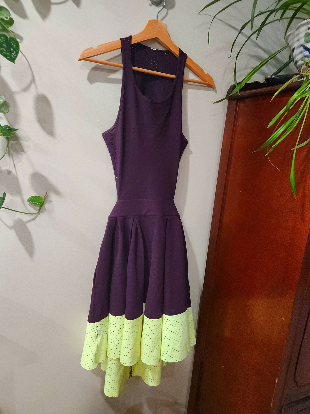 lululemon athletica Away Dress Black Cherry Clear Mint Size 6 No Tags
